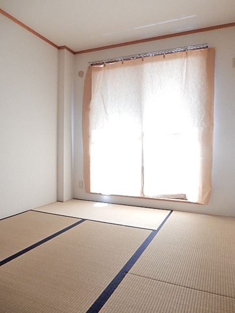 その他部屋・スペース　明るい和室です。