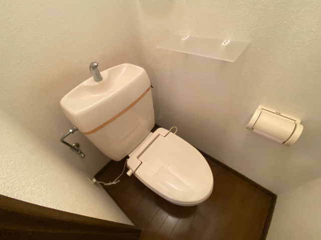 トイレ　暖房便座付きです。