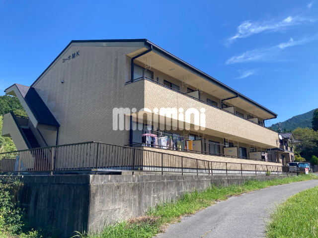 建物外観　２階建、ファミリー様にお勧めの物件です。