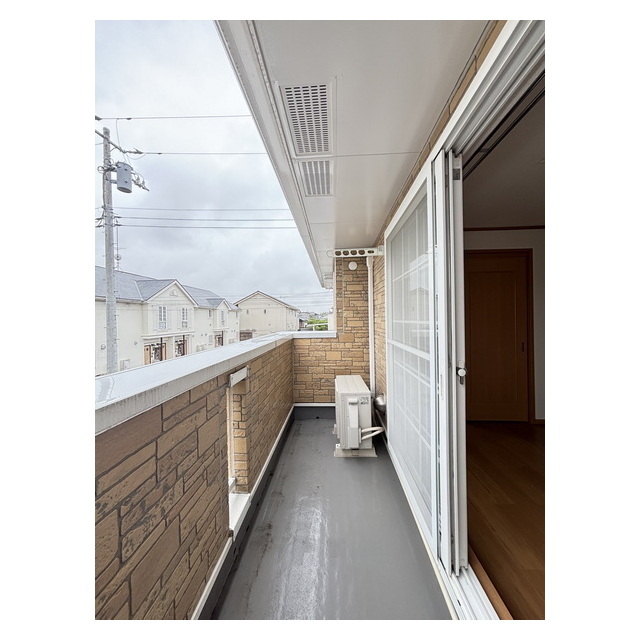 バルコニー　広いバルコニーはお洗濯もはかどります！