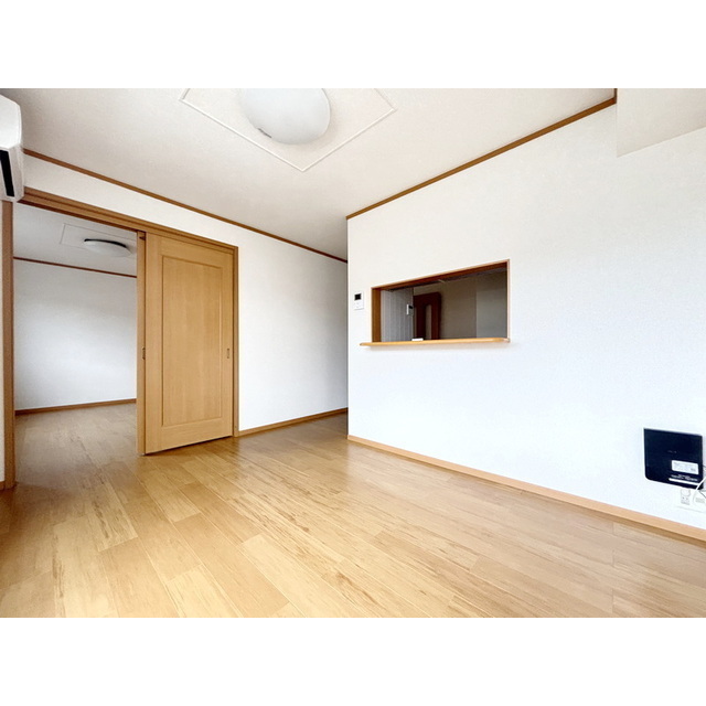 居室・リビング　明るいリビング