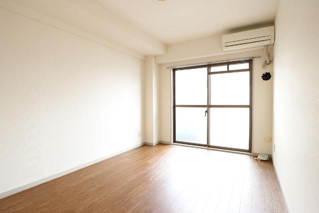 居室・リビング　居室　６帖洋室