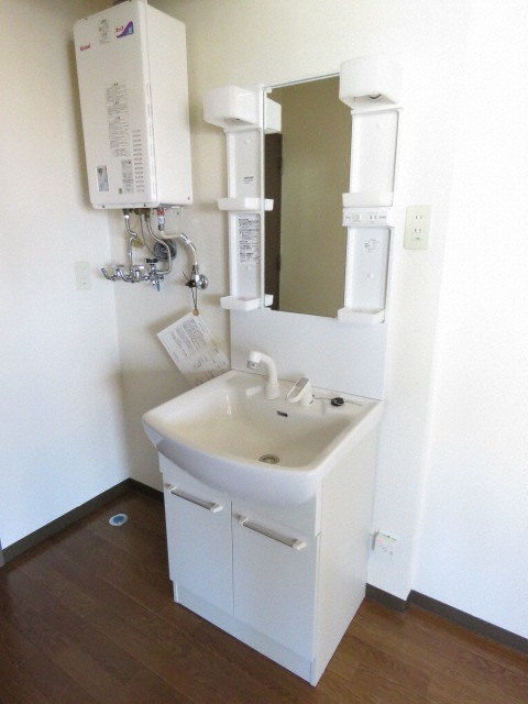 洗面設備　シャワードレッサー付きです！