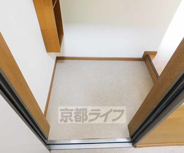 玄関　段差の少ない玄関です。