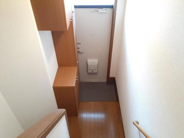 玄関　階段下収納
