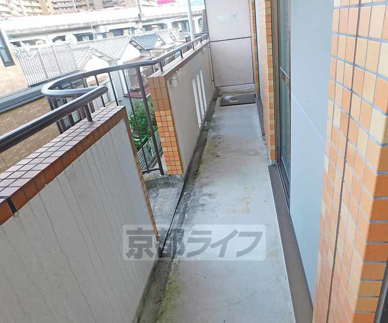 バルコニー　広々としたベランダです。