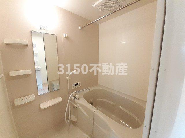 バス・シャワールーム　コンパクトで使いやすいお風呂です