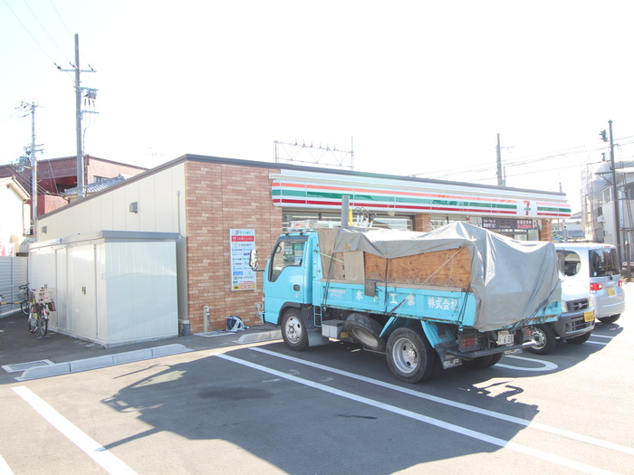 コンビニ　セブンイレブン（コンビニ）まで1300m