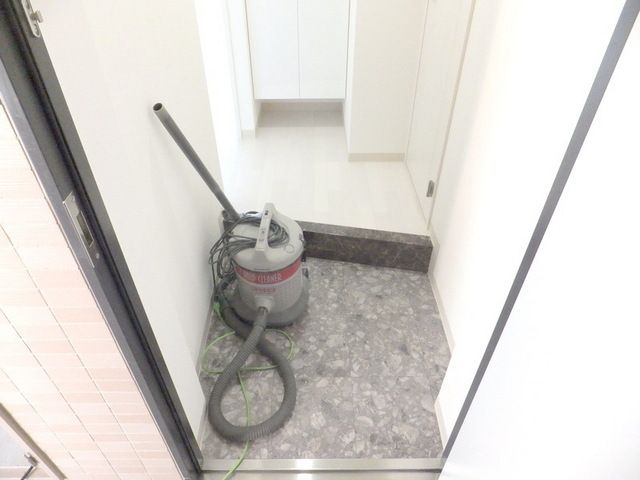 玄関　★下駄箱付きで玄関すっきり★