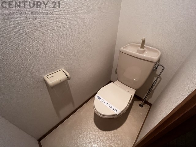 トイレ　温水洗浄便座付きのトイレです♪