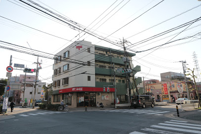 郵便局　足立綾瀬郵便局（郵便局）まで297m