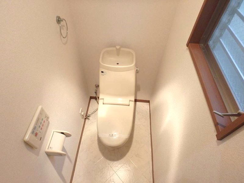 トイレ　ウォシュレット完備
