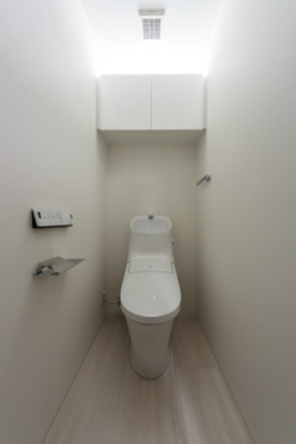トイレ　※写真は同タイプ住戸です。