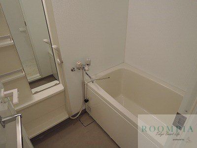 バス・シャワールーム　※同タイプの別のお部屋です。