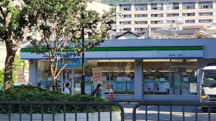 コンビニ　ファミリーマート 深江本町一丁目店（コンビニ）まで50m