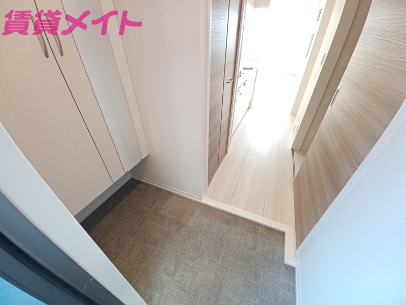玄関　同物件別部屋参考写真です。