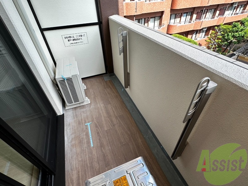 バルコニー　ベランダはよく日が当たり気持ちの良い空間です。