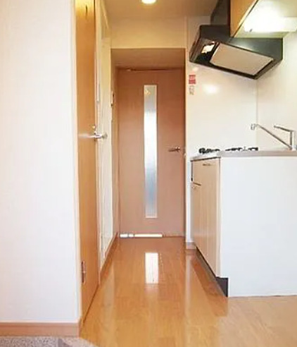 玄関　別部屋の画像を使用しております。