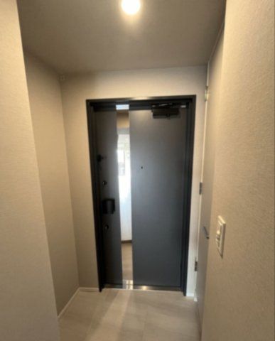 玄関　写真は同タイプ住居です。