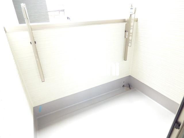 バルコニー　日当たり良好で洗濯物が干しやすいです