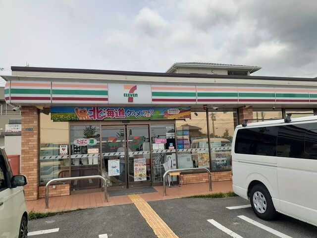 コンビニ　セブンイレブン様（コンビニ）まで1000m