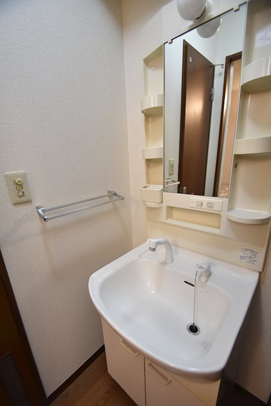 洗面設備　同物件別部屋の写真です
