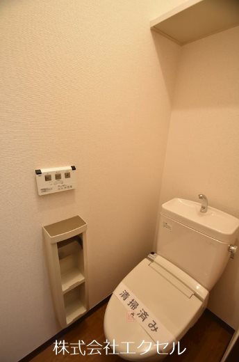 トイレ　温水洗浄便座です。