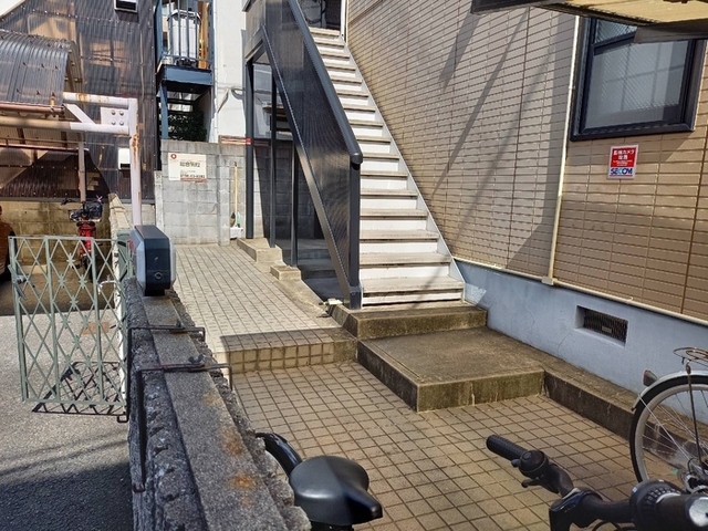 駐車場　ごみ置き場