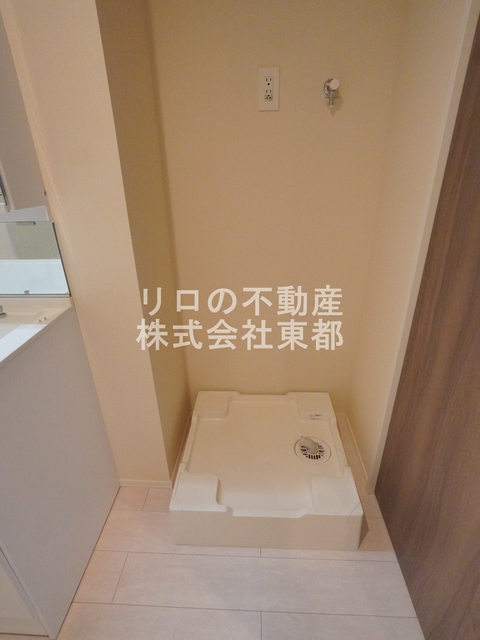 その他　水漏れの心配がない防水パン付きの洗濯機置き場です