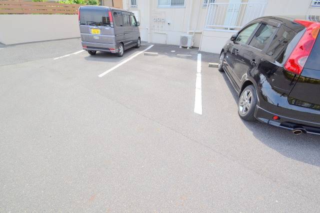 駐車場　フラワーハイツI