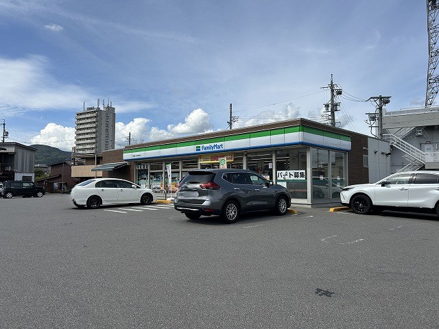 コンビニ　ファミリーマート 長野篠ノ井布施高田店（コンビニ）まで261m