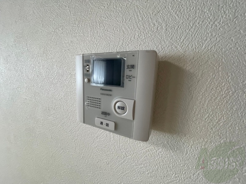 セキュリティ　ＴＶモニター付インターホンです。来客者の顔が見えるので安心！