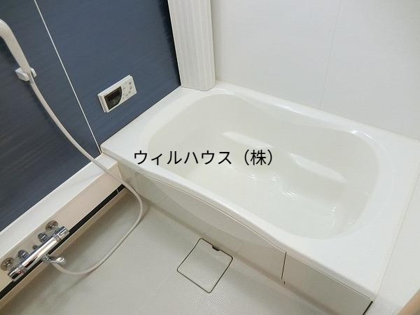バス・シャワールーム　浴室乾燥機、追い焚き機能付きバス！