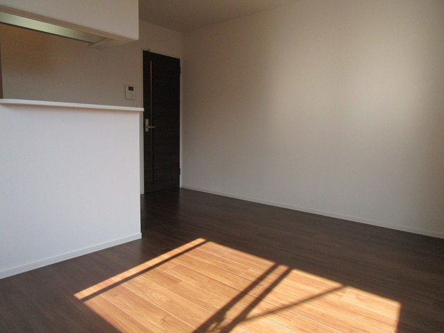 居室・リビング　★明るいフローリングの角部屋です★