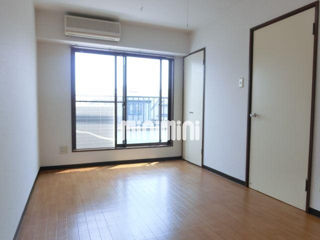 居室・リビング　明るいお部屋です