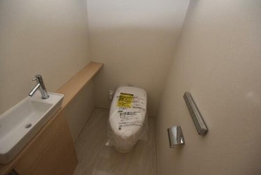 トイレ　同タイプ別部屋のお写真です（仕様等が異なる場合がございます）