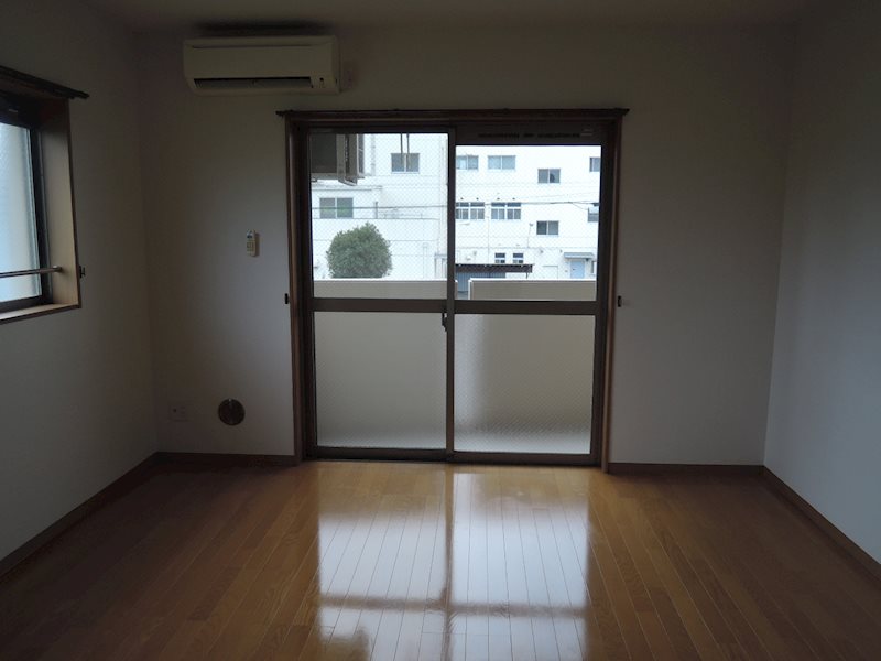その他設備　居室にはエアコンが備付けです。照明器具をプレゼント中☆