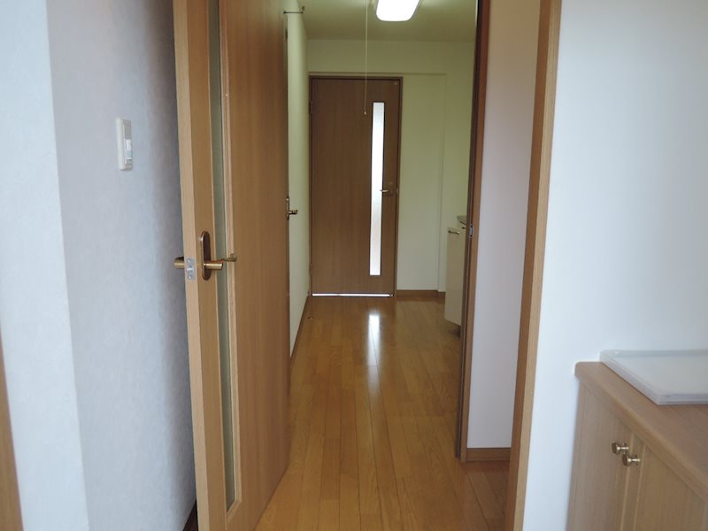 玄関　人感センサー照明で帰宅を明るく出迎えます♪