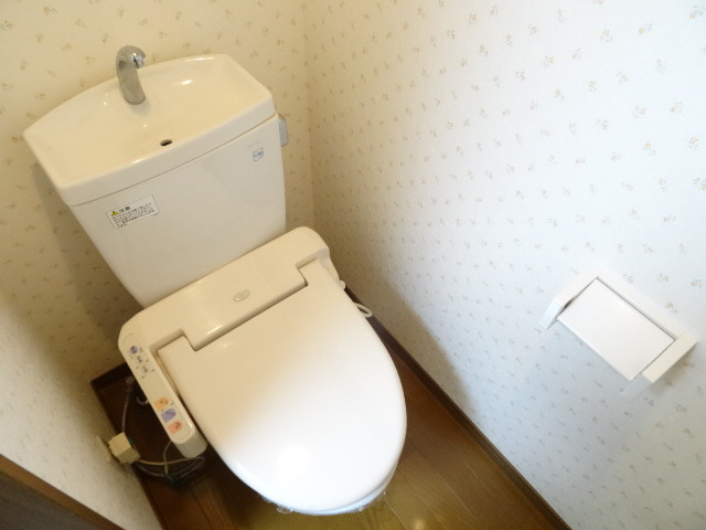トイレ　※同タイプの参考写真。現状優先。
