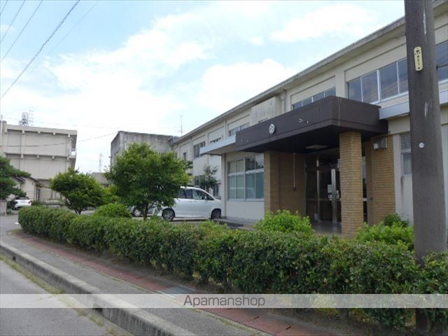 小学校　志貴小学校（小学校）まで696m