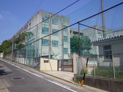 中学校　猪子石中学校（中学校）まで573m