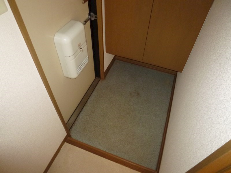 玄関　※写真は別号室の参考写真です。