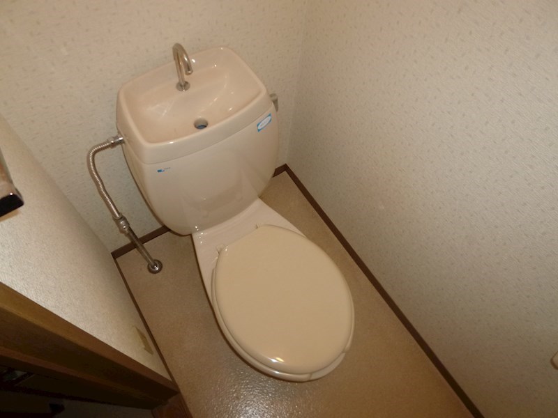トイレ　※写真は別号室の参考写真です。