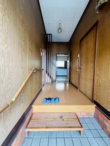 舞子坂4丁目戸建の玄関写真