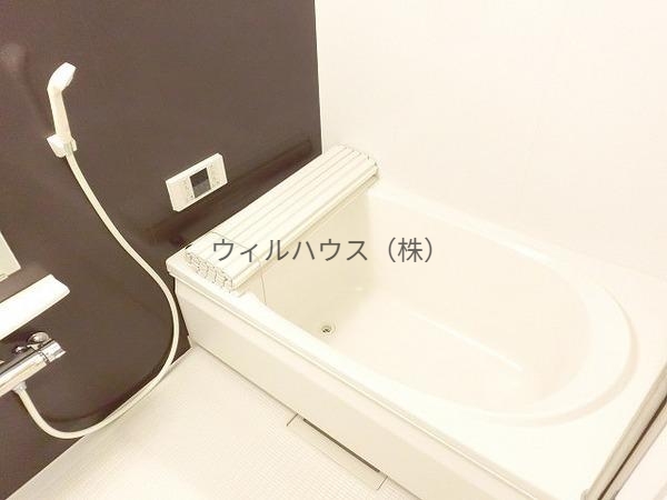 バス・シャワールーム　浴室乾燥機、追い焚き機能付バス！