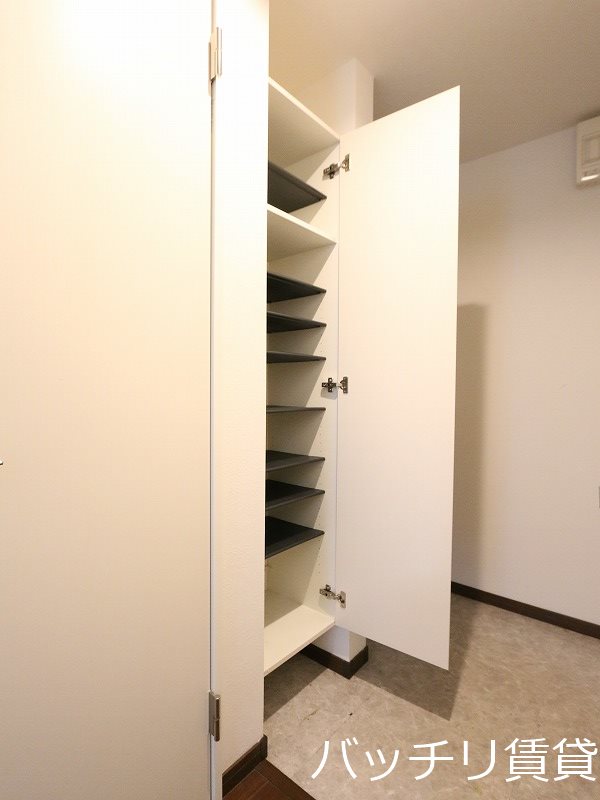玄関　同型イメージの為、現状を優先致します。