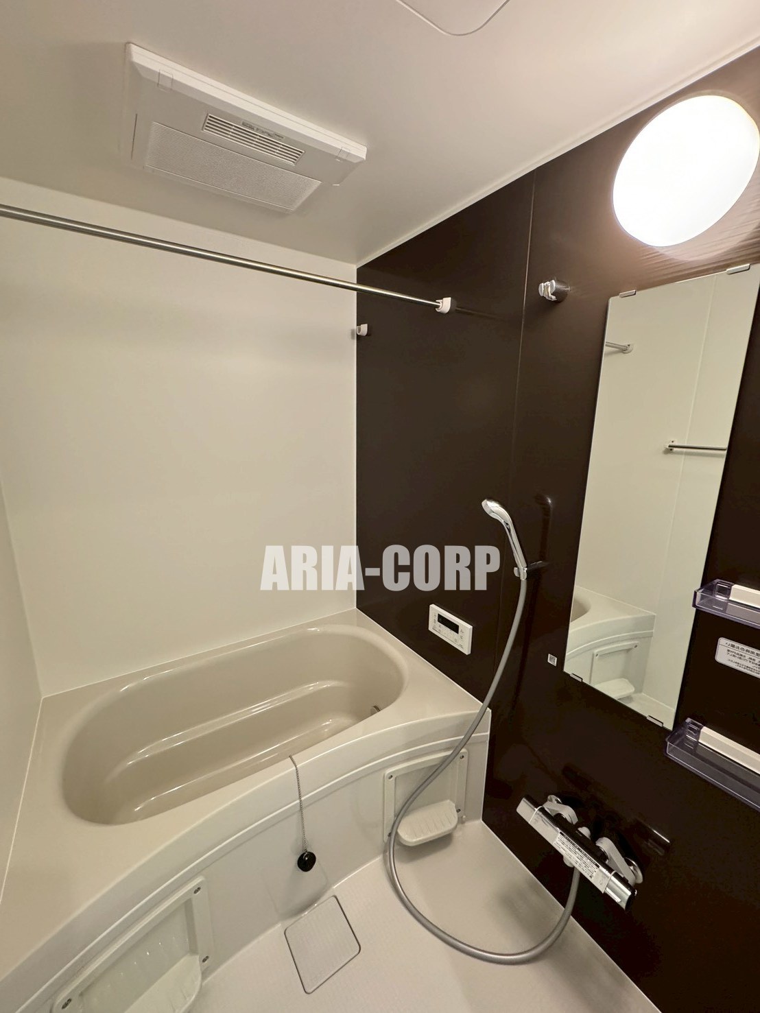 バス・シャワールーム　（同仕様）追炊き浴室乾燥機能付きバスルーム！