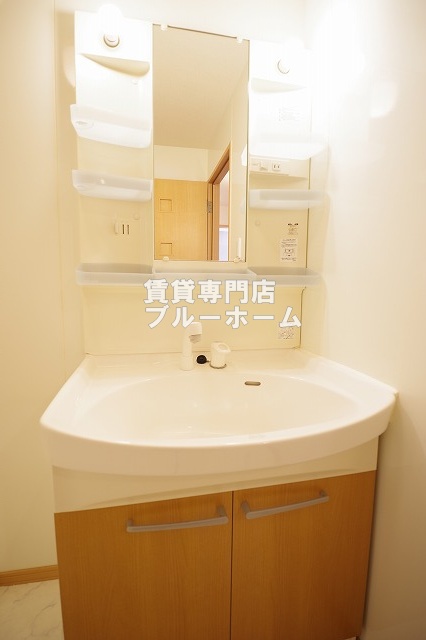 洗面設備　綺麗な独立洗面台あります！