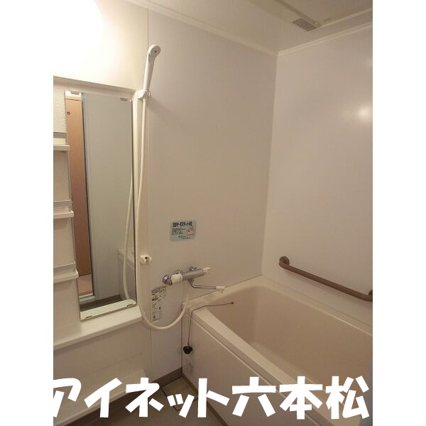 バス・シャワールーム　一日の疲れはこちらでどうぞ。