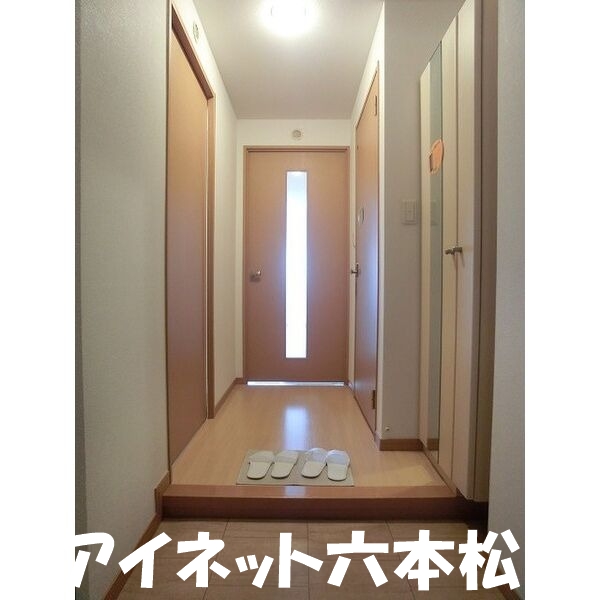玄関　シューズボックス完備。